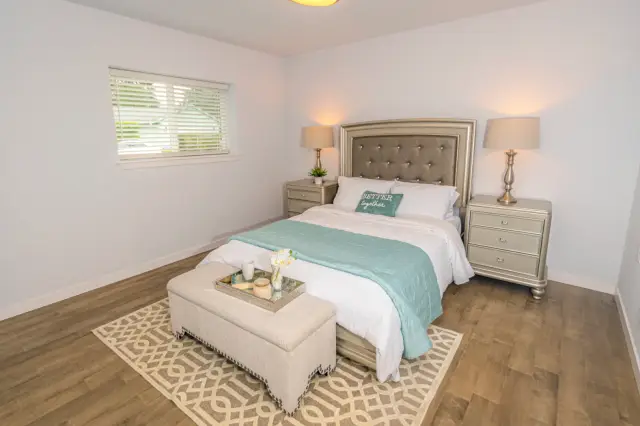 Real Estate — photo 24