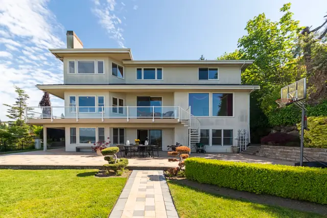 Real Estate — photo 32